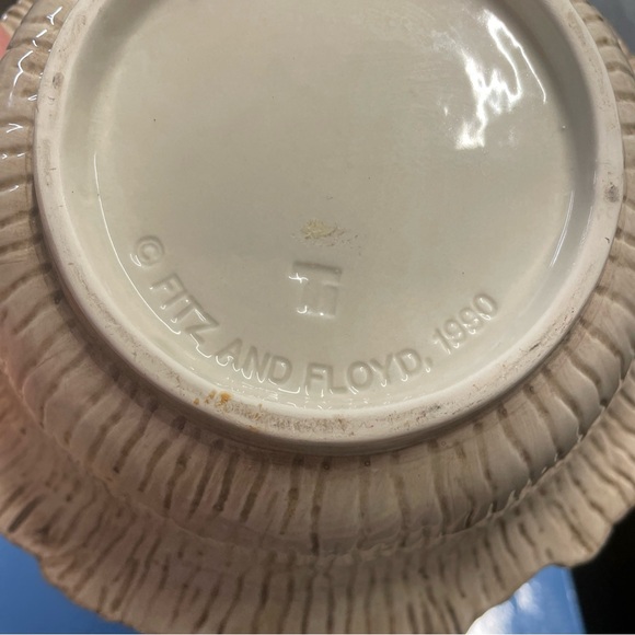 Fitz and Floyd Textured Cream Dish - Picture 1 of 3